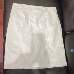 Worthington Fully lined white skirt size 14 - NWOT.
